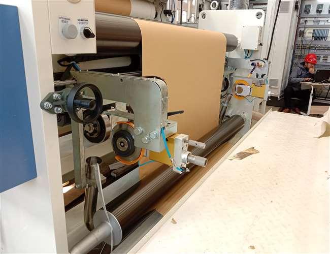 Αυτόματη μηχανή ελασματοποίησης εξώθησης φλυτζανιών εγγράφου ρόλων εγγράφου υψηλής ταχύτητας 200m/min 2
