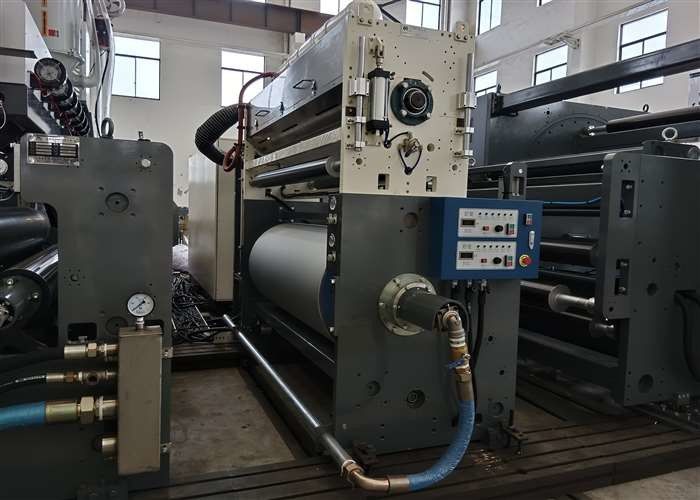 Ικανότητα 200 - 400 kg/hr Μηχανή στρώσης επικαλύψεων με εκτόξευση Μαξ. Ταχύτητα επικάλυψης 200 M/min