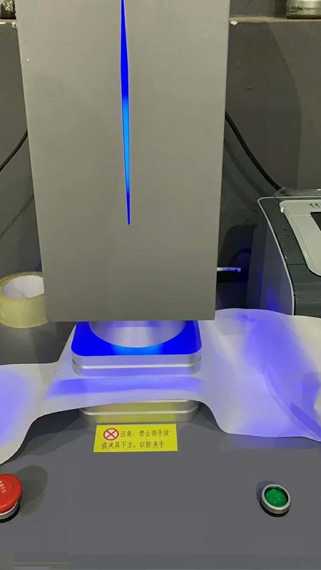 φγμένη μηχανή δοκιμής υφάσματος 25gsm 260mm λειωμένο μέταλλο, μη υφαμένο ύφασμα που κάνει το εξεταστικά λευκό και το γκρι μηχανών