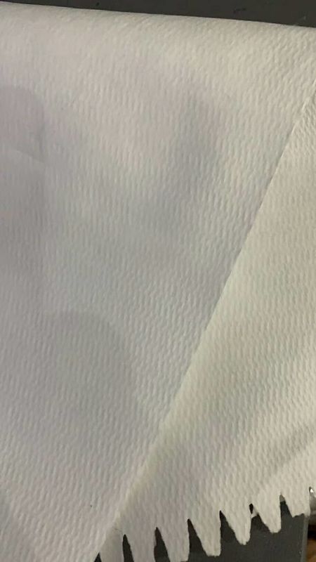 Γρήγορη μηχανή υφασμάτων ταχύτητας φγμένη λειωμένο μέταλλο, που υφαίνεται μη καθιστώντας τη μηχανή χαμηλού θορύβου άσπρο και μπλε με 2400 spinneret την τρύπα