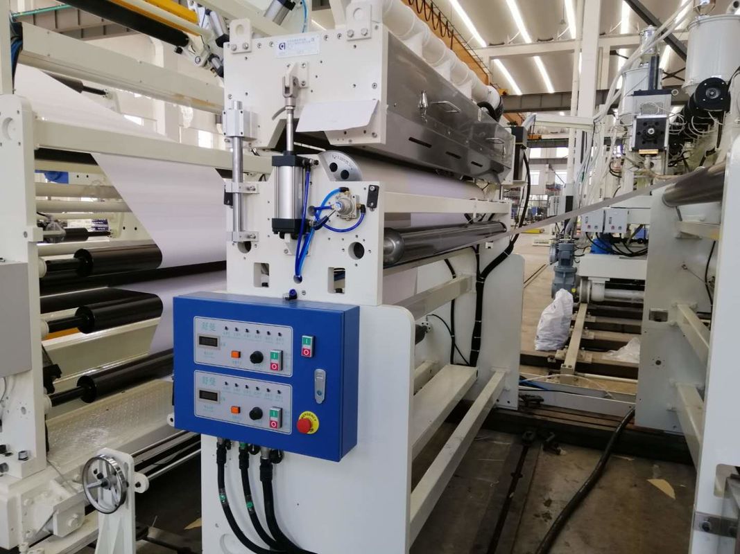 1200-1600mm Μεγάλο μη υφασμένο χαρτί αυτόματη μηχανή λαμινισμού με 2 αυτόματη στροφή αέρα άξονας υψηλής ταχύτητας λευκό μπλε